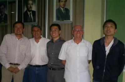 Autoridades junto a representantes de CAMC Engineering