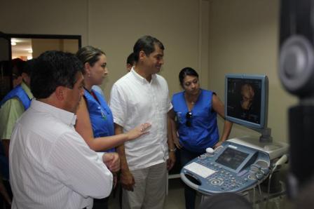 Mandatario recorrió Unidad Ambulatoria del IESS en San Cristóbal
