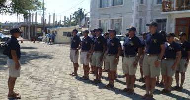 Guardiamarinas visitaron las islas Galápagos