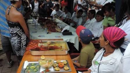 Delicioso festival de la langosta en la isla Isabela